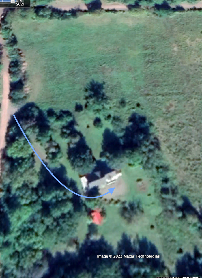 blue arrow is driveway