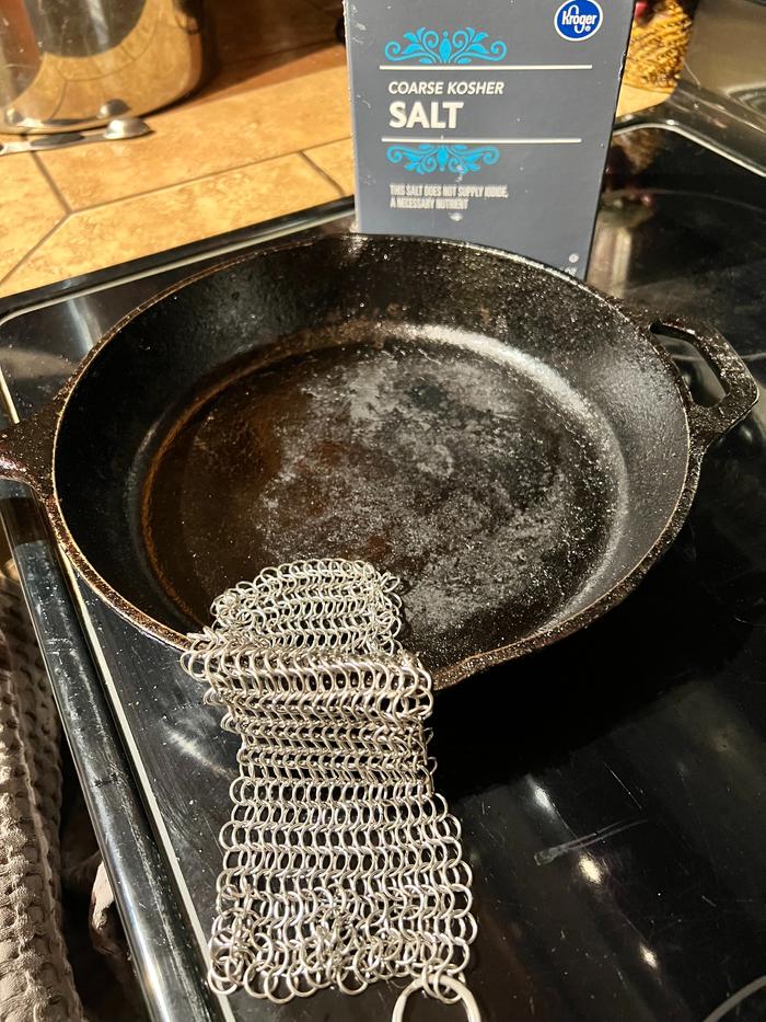 Chain rag and salt for cleaning the pan (not really necessary for this demonstration)
