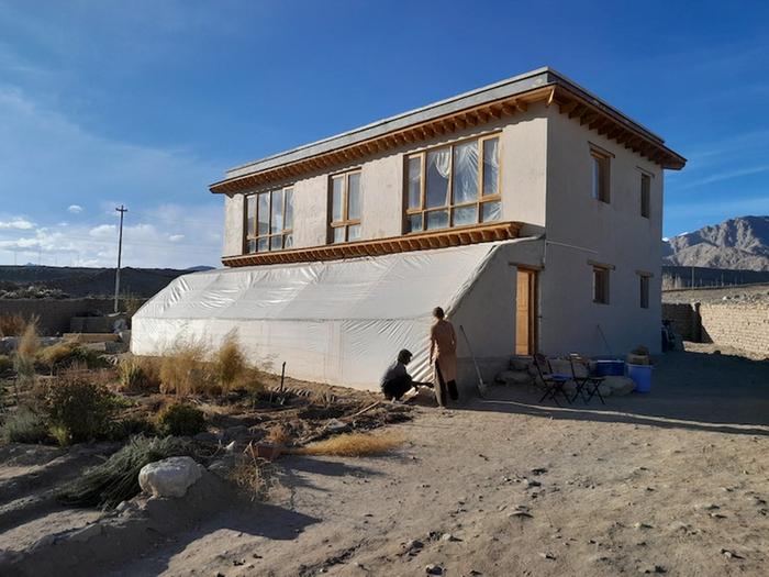 attached-solar-greenhouse