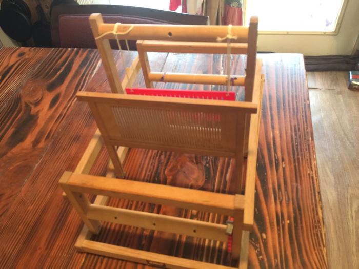 what kind of loom is this? Can I weave on it?