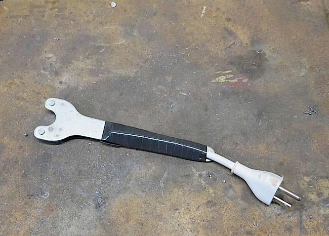 [Thumbnail for plug-end.JPG]