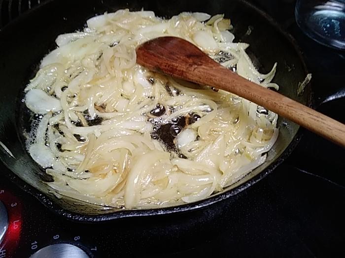 slow frying onions in butter
