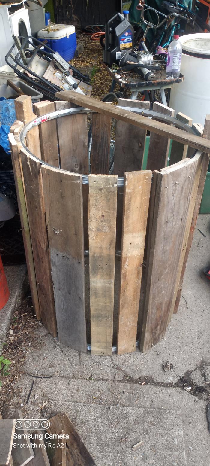 Pallet wood raised bed
