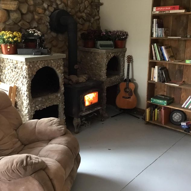 [Thumbnail for lounge-2.jpg]