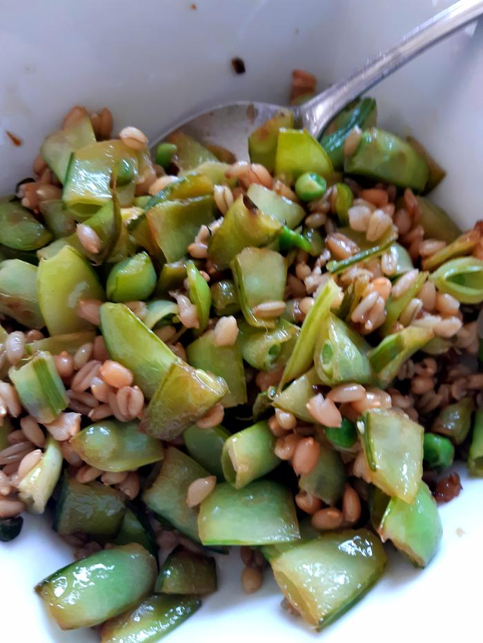 Grünkern salad (cooked roasted spelt) with mangetouts