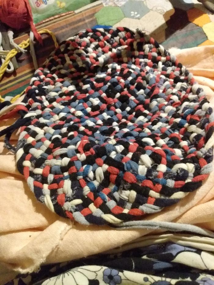 A cotton rag rug in progress