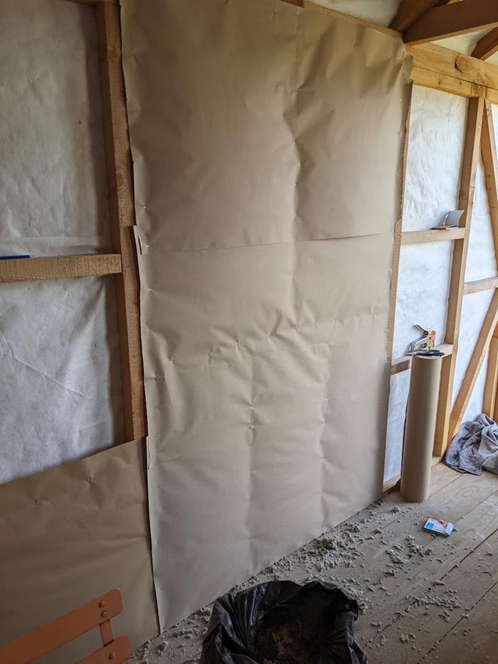 Wall section insulated