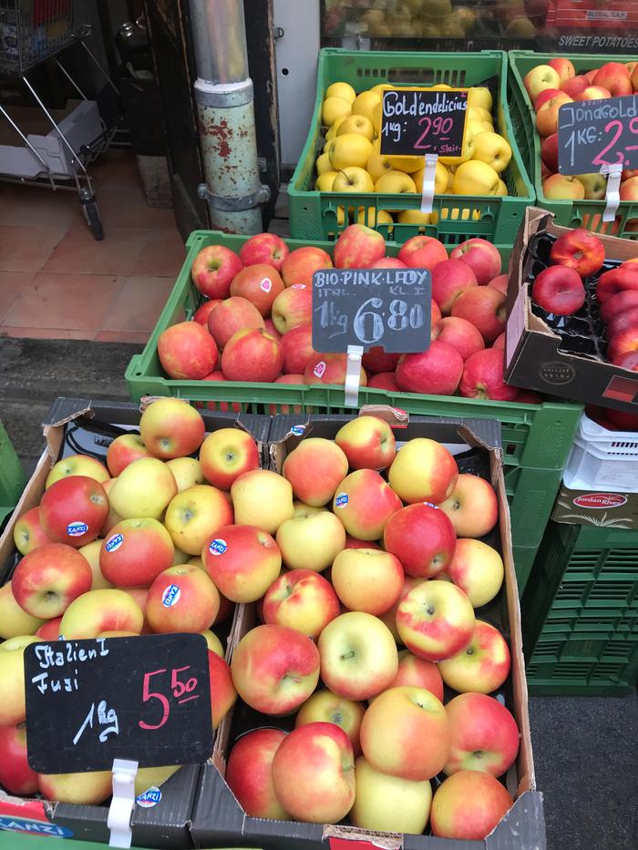 apples for sale at a market