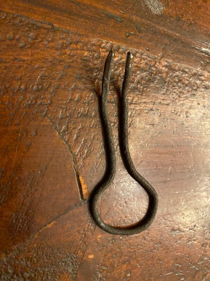 De-barbed wire tweezers