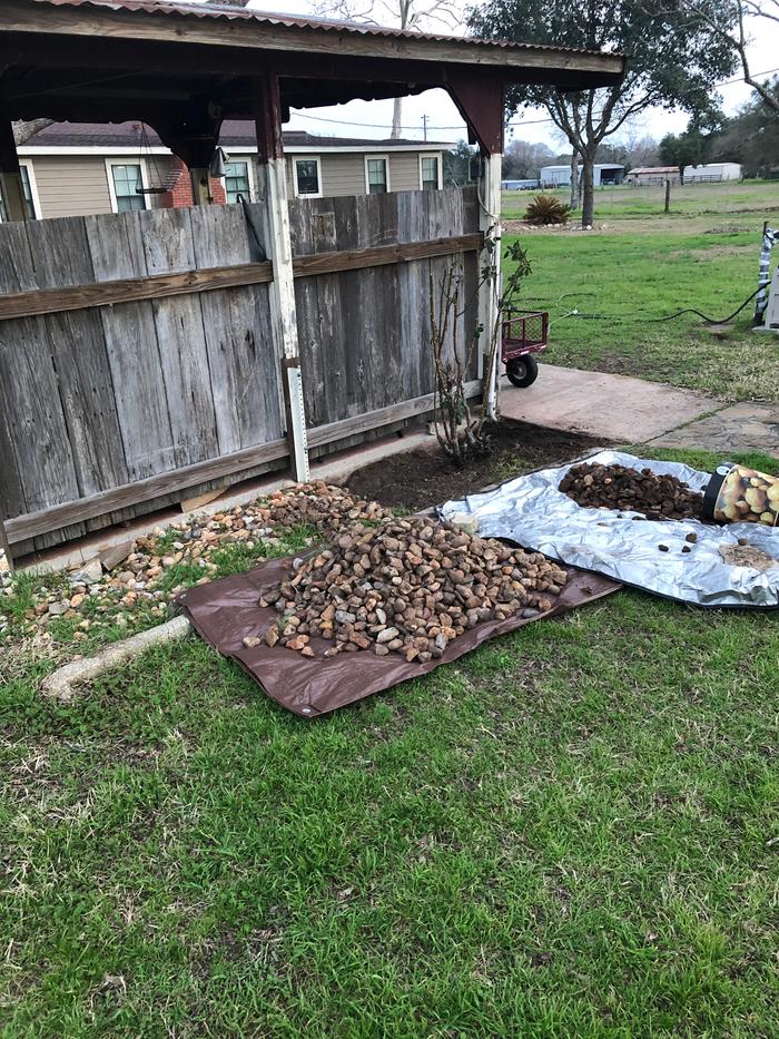 [Thumbnail for rocks-in-gazebo-planter.JPG]