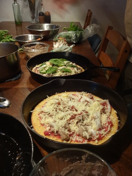 [Thumbnail for DSC02813-cast-iron-pizzas-.JPG]