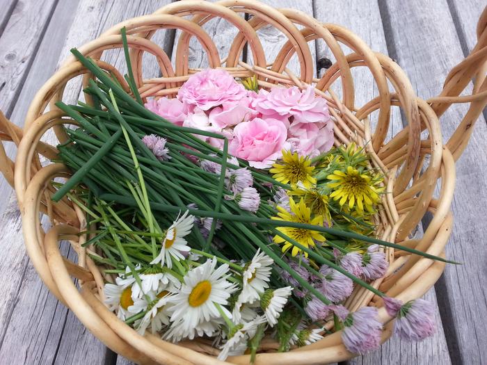 edible flowers that topped a salad for the ATC crowd