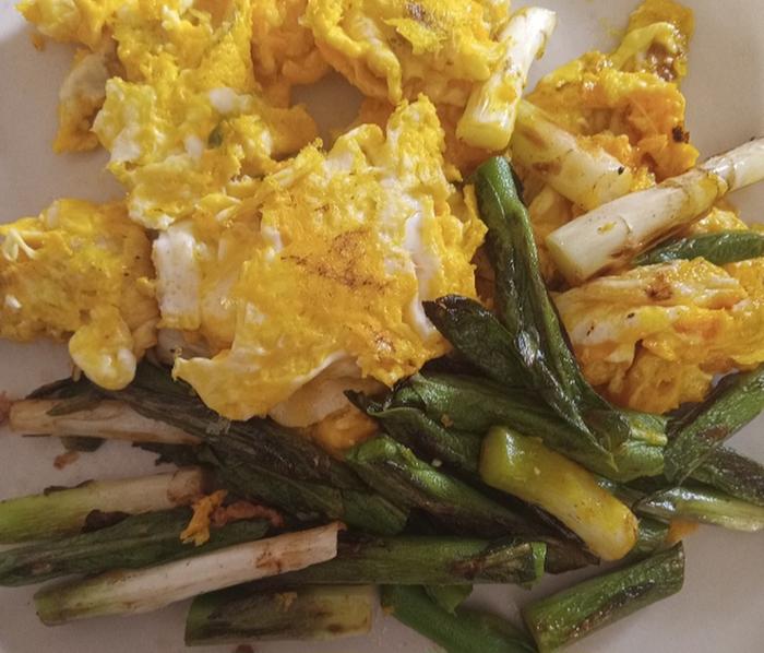 Common milkweed and egg breakfast 