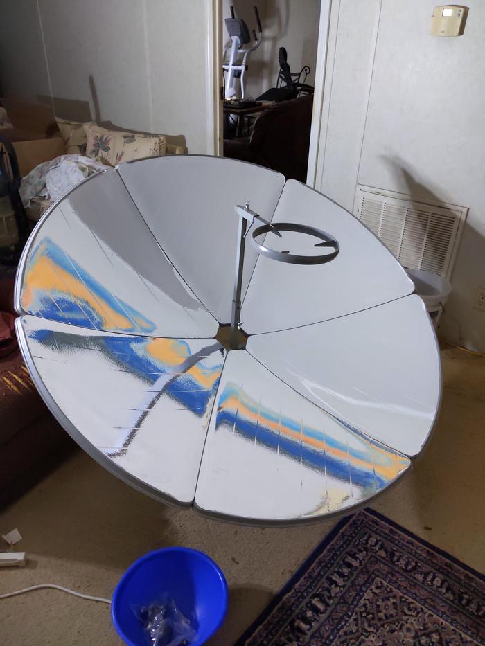 portable parabolic solar reflector cooker