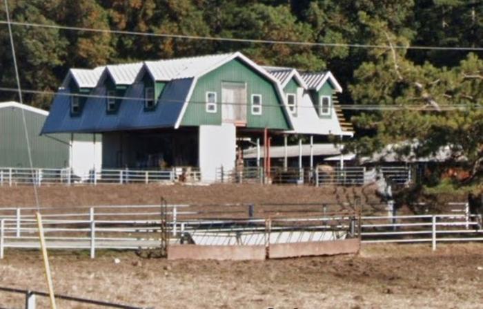 from a different angle you can see the other part of the wallless barn