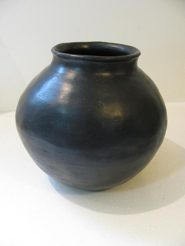 Finished earthenware pot