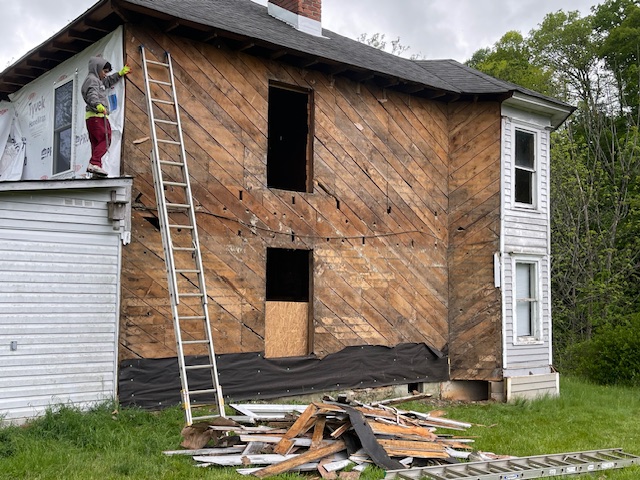 [Thumbnail for Old-farmhouse_north-side_siding-off.jpg]