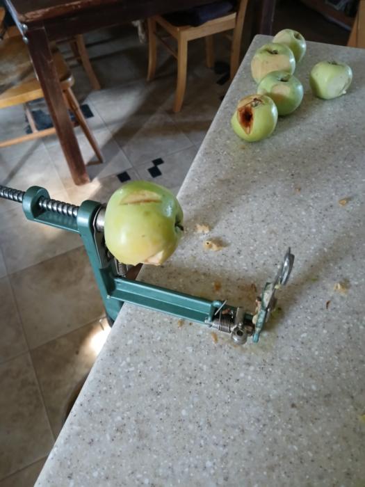 Coring and slicing apples