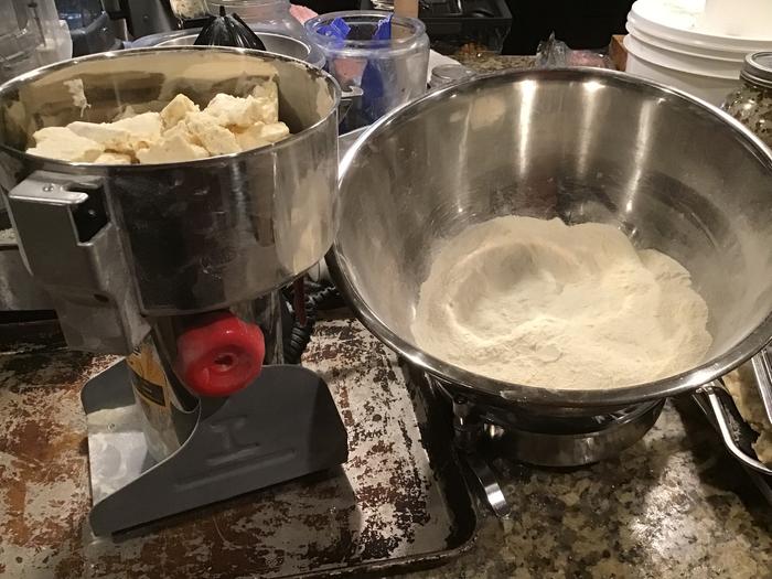 Milling the freeze dried cassava mash