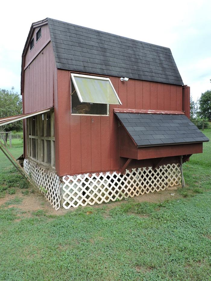 [Thumbnail for 25-Chicken-Coop-Showing-Nest-Boxes.JPG]