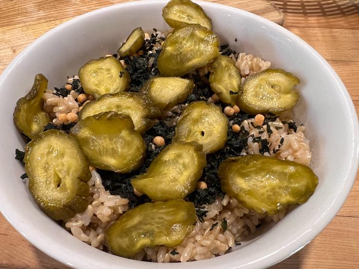 Brown rice, seaweed and starch balls, and cucumber nukazuke.