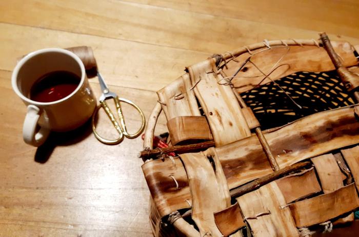 making a bark cover for my basket