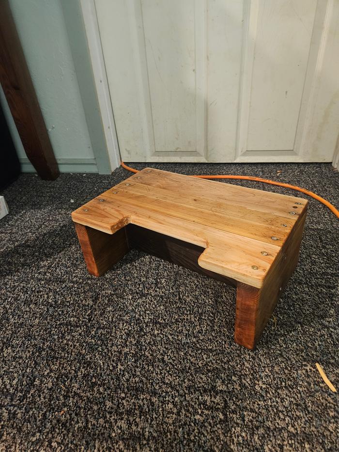 I made my potty training queen a potty stool that fits the toilet and her tiny legs just right. It doesn't wobble or scoot easily, so she feel very secure stepping up to do her business using it. Shiny! With a fresh coat of linseed