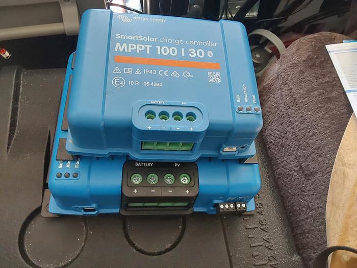 The 100/30 controller on top of the 150/70 one... 