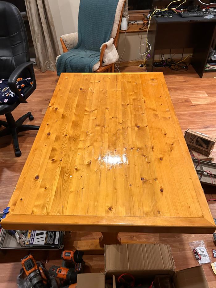 2x4 table with view of natural grain of wood