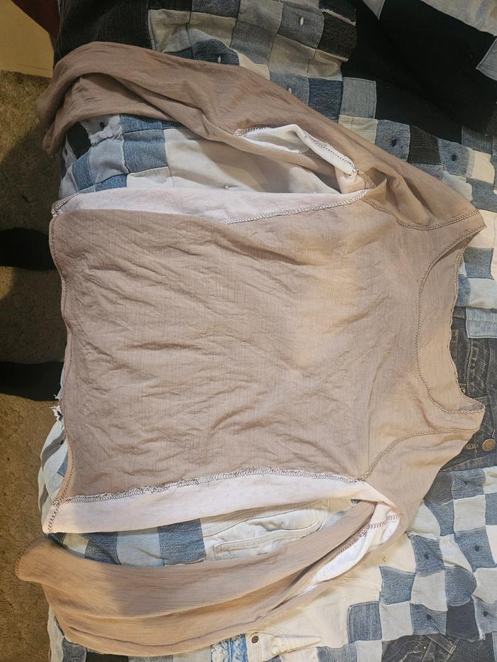Rolled hem neckline 