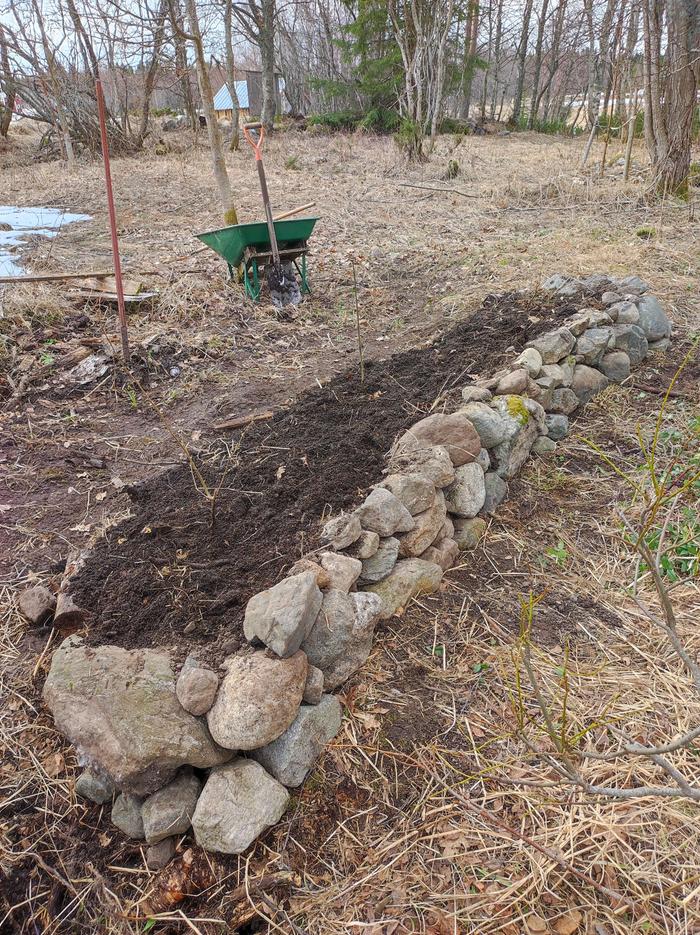 Stone wall finished, filled with soil.