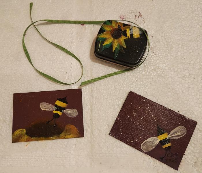 Tin at the top, front cover (left) back cover (right)