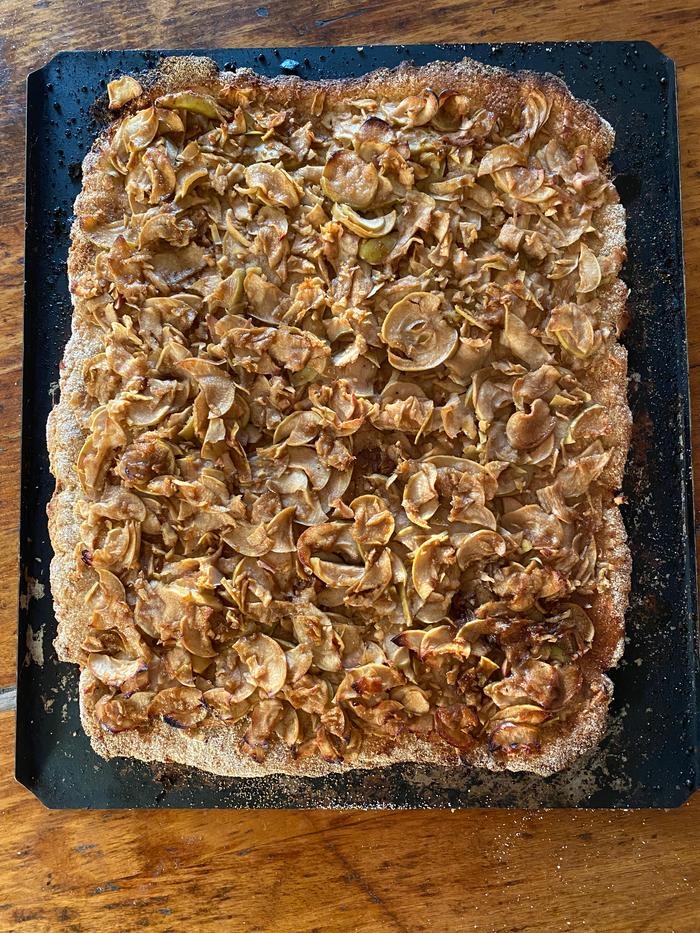 [Thumbnail for IMG_2059-apple-tart-on-sheet-pan.JPG]