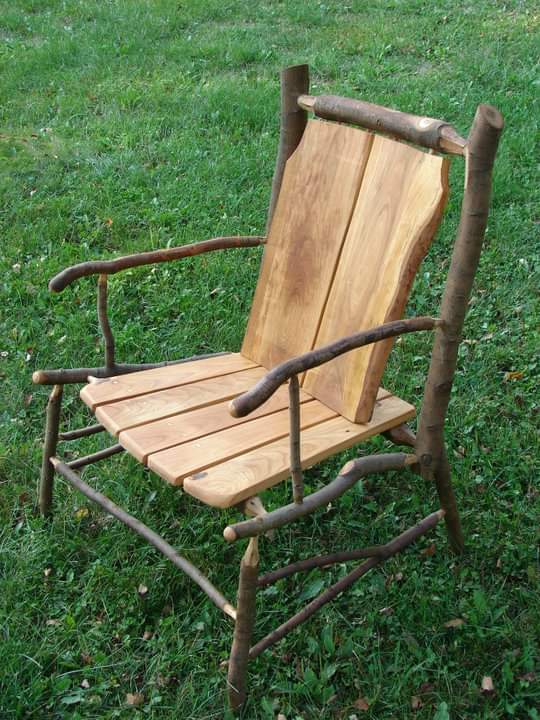 [Thumbnail for RusticChair2.jpg]