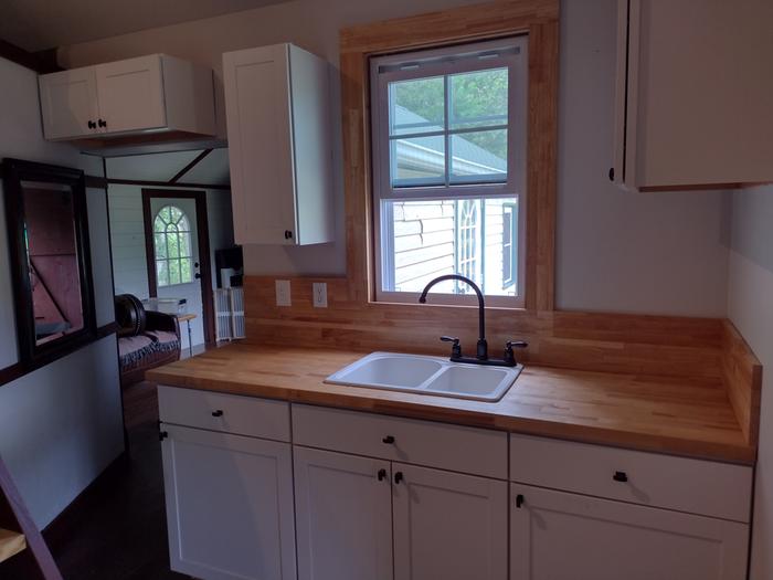 [Thumbnail for Kitchen-and-Walkway.jpg]