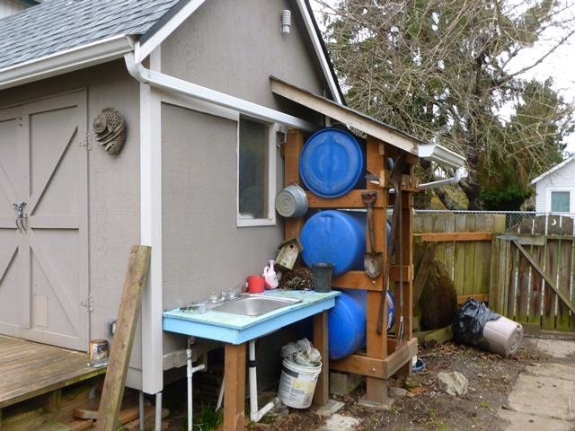 [Thumbnail for rain-barrel-with-sink.jpg]