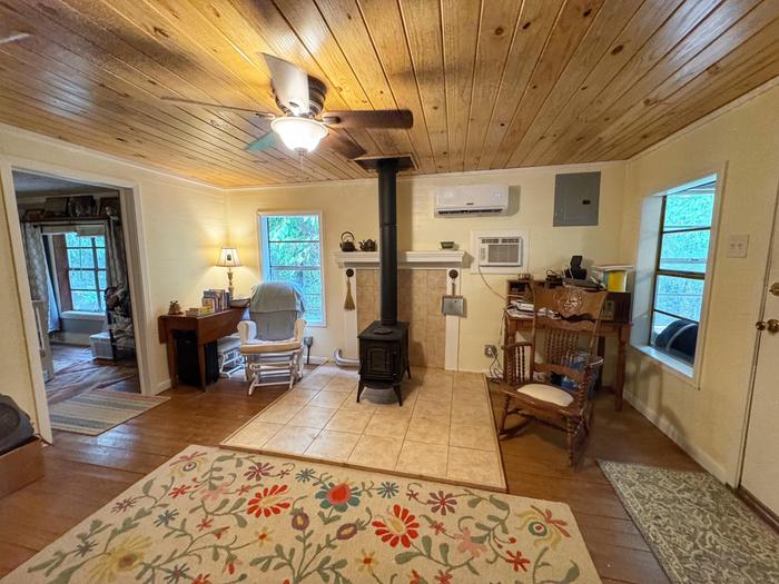 [Thumbnail for Liv-Rm.jpg]