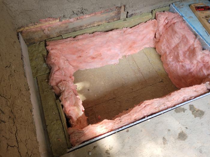Insulation around thermal mass
