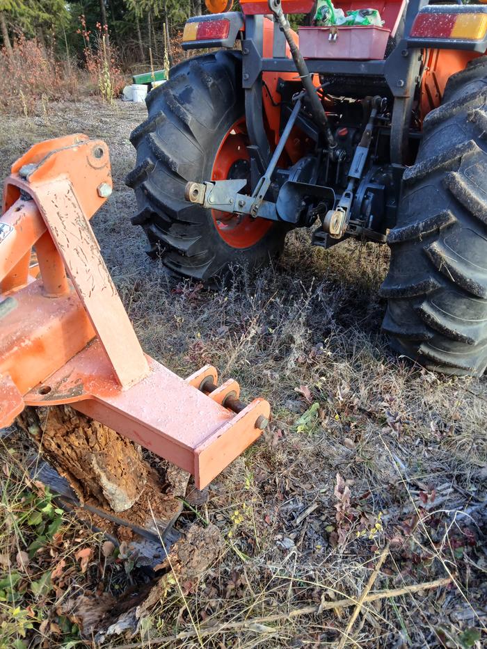 Attaching the tractor to the backblade