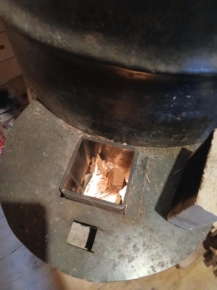 Rocket Mass Heater at the loveshack 