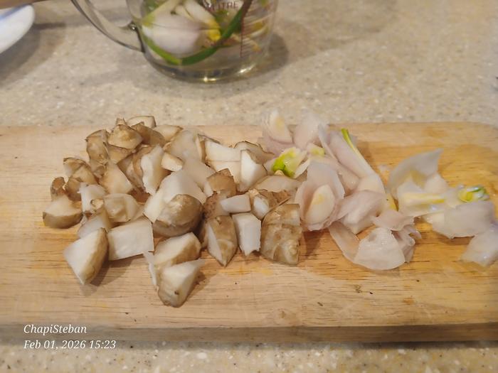 Prepping up sunchokes and walking onions that Paul harvested the day prior 