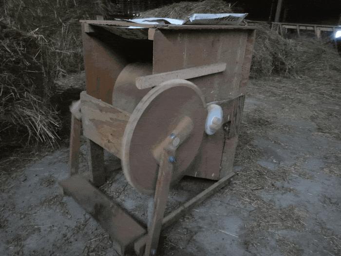 [Thumbnail for thresher-spinning.gif]