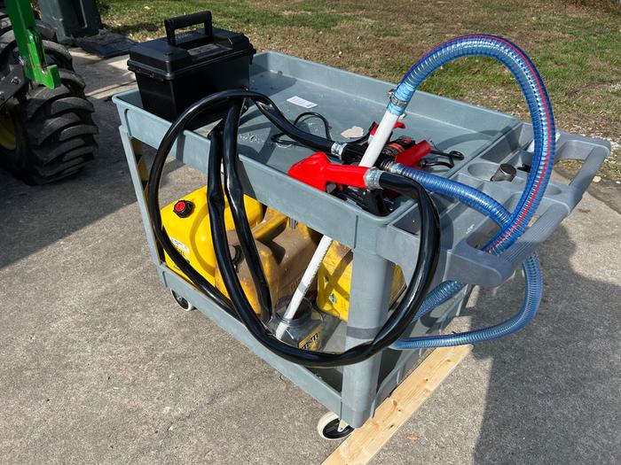 Fueling cart for storing 5-gallon fuel cans and mounting a fuel pumpl