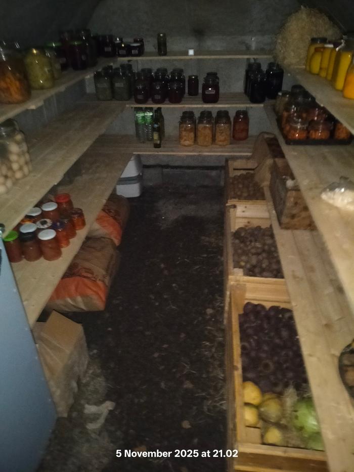 Food storage without electricity