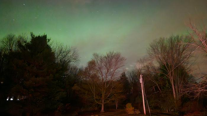 [Thumbnail for Aurora-3.jpg]