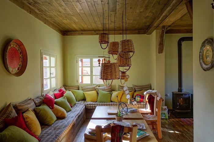 Communal kitchen and lounge 1