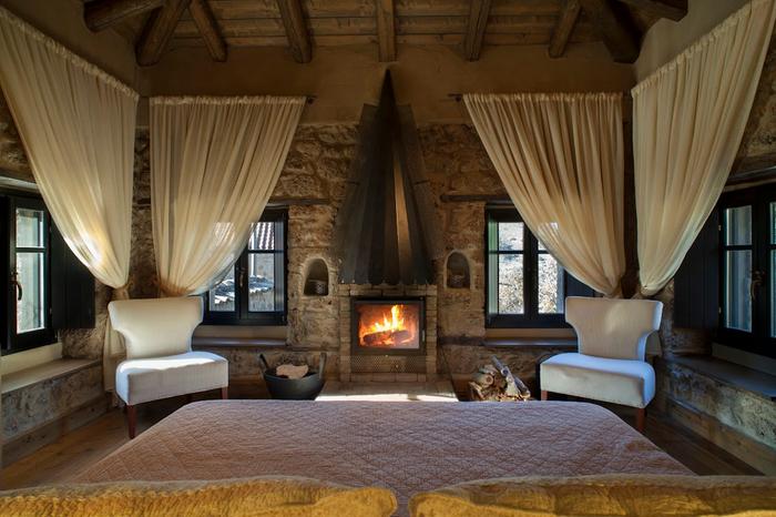 another room of the main building with private bathroom and inside loft 