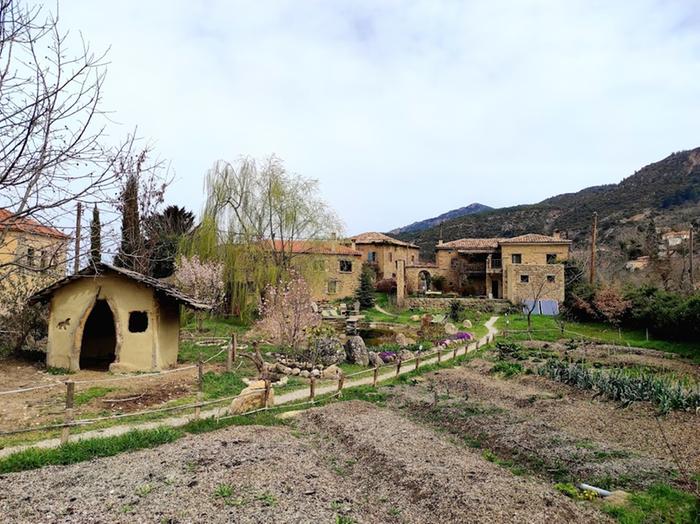 Neighboring block "Supported by our local intentional community"