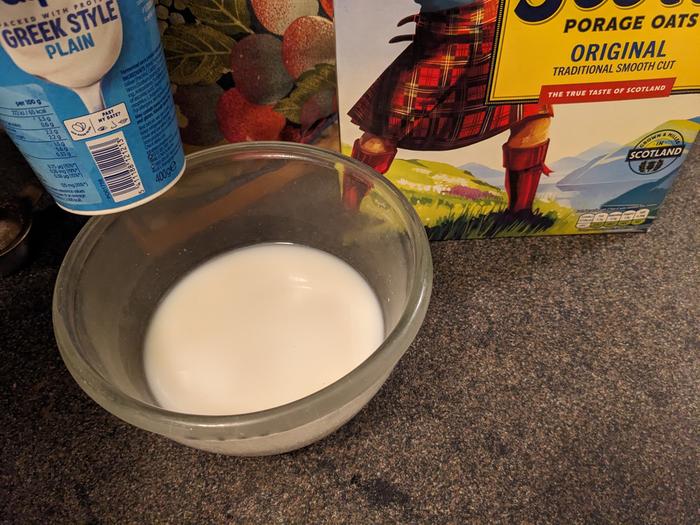 Rolled oats, soya yoghurt and tap water - Siwan 