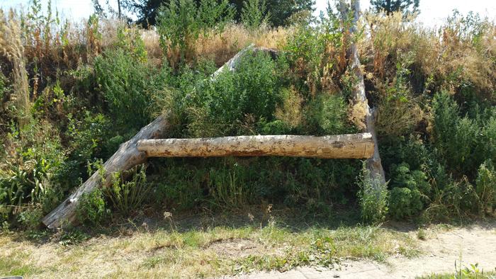 front view of logs joined together forming a 'H'